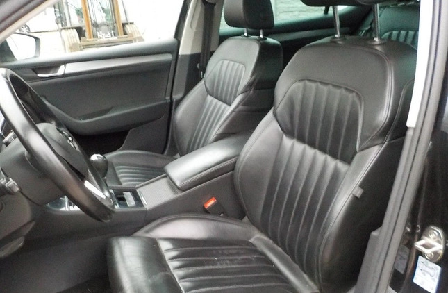 Skoda Superb cena 37900 przebieg: 405193, rok produkcji 2017 z Krynki małe 407